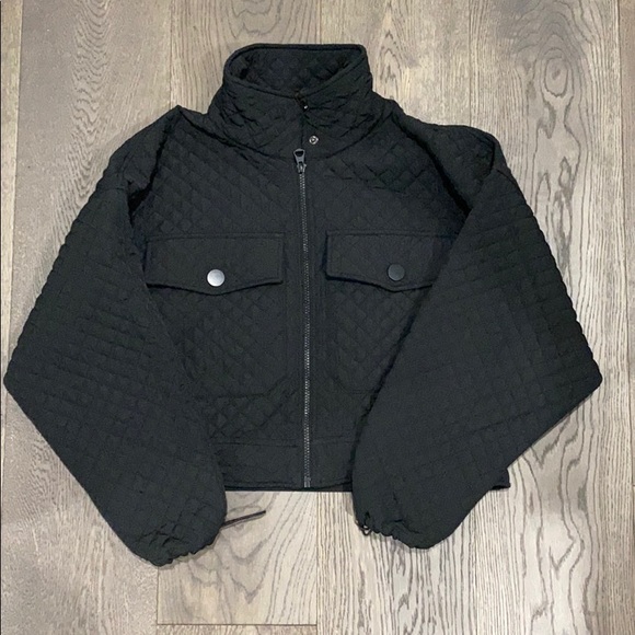 Zara Jackets & Blazers - Sleek Cropped Quilted Black Jacket